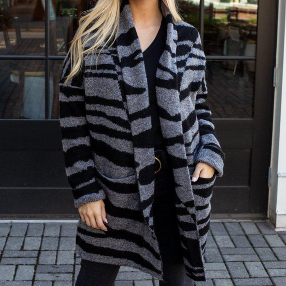 RD Style Oversized Zebra Striped Cardigan - NWT - Picture 3 of 7